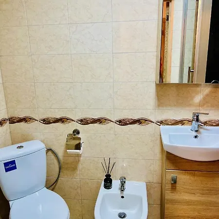 Grazus Butas, Ramioje Kaiminysteje, Netoli Juros *