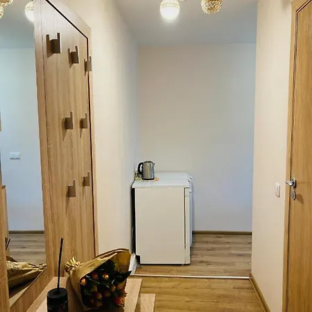 Grazus Butas, Ramioje Kaiminysteje, Netoli Juros Palanga