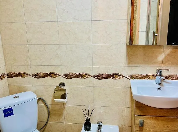 Grazus Butas, Ramioje Kaiminysteje, Netoli Juros *