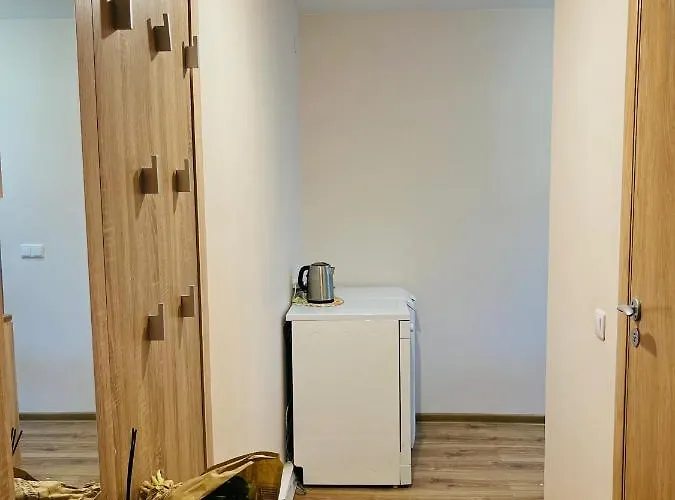 Grazus Butas, Ramioje Kaiminysteje, Netoli Juros Palanga